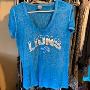 Lions v neck